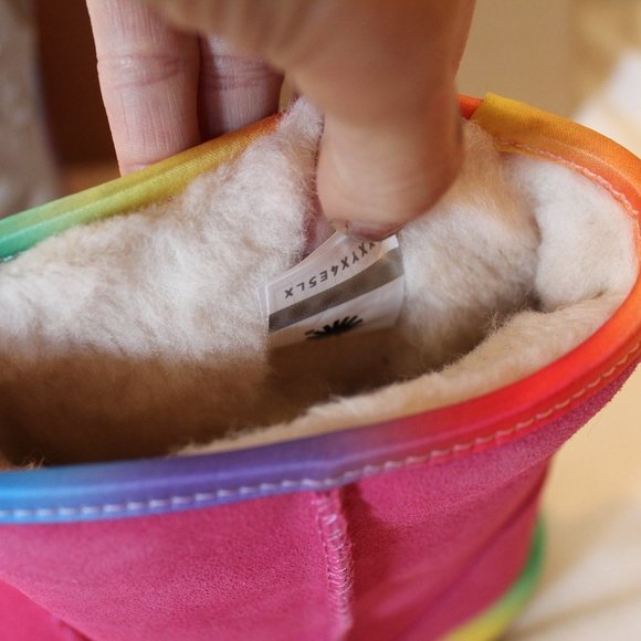 NIB UGG CLASSIC‎ SHORT FUSCHIA PINK SUEDE YOUTH 5 6 WOMEN'S 7 8 BOOTS - Picture 6 of 9